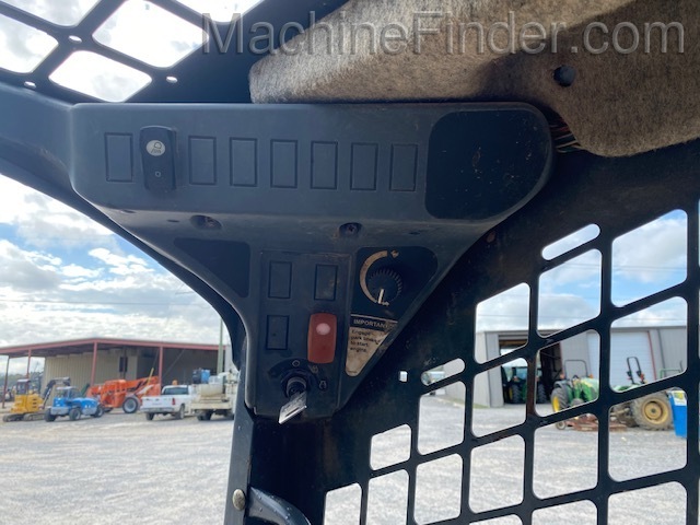 2014 John Deere 323E Image 9