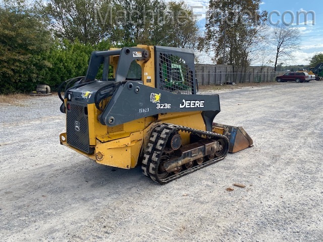 2014 John Deere 323E Image 3
