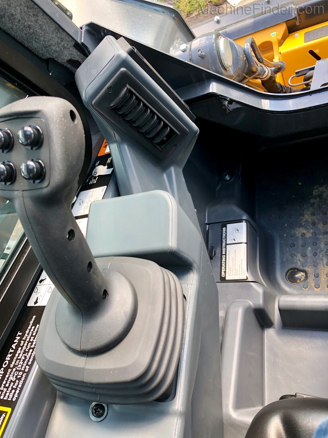 2020 John Deere 333G Image 4