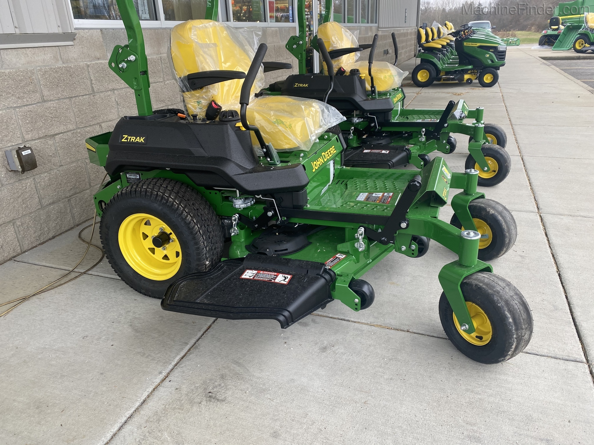 2021 John Deere Z720E Image 3