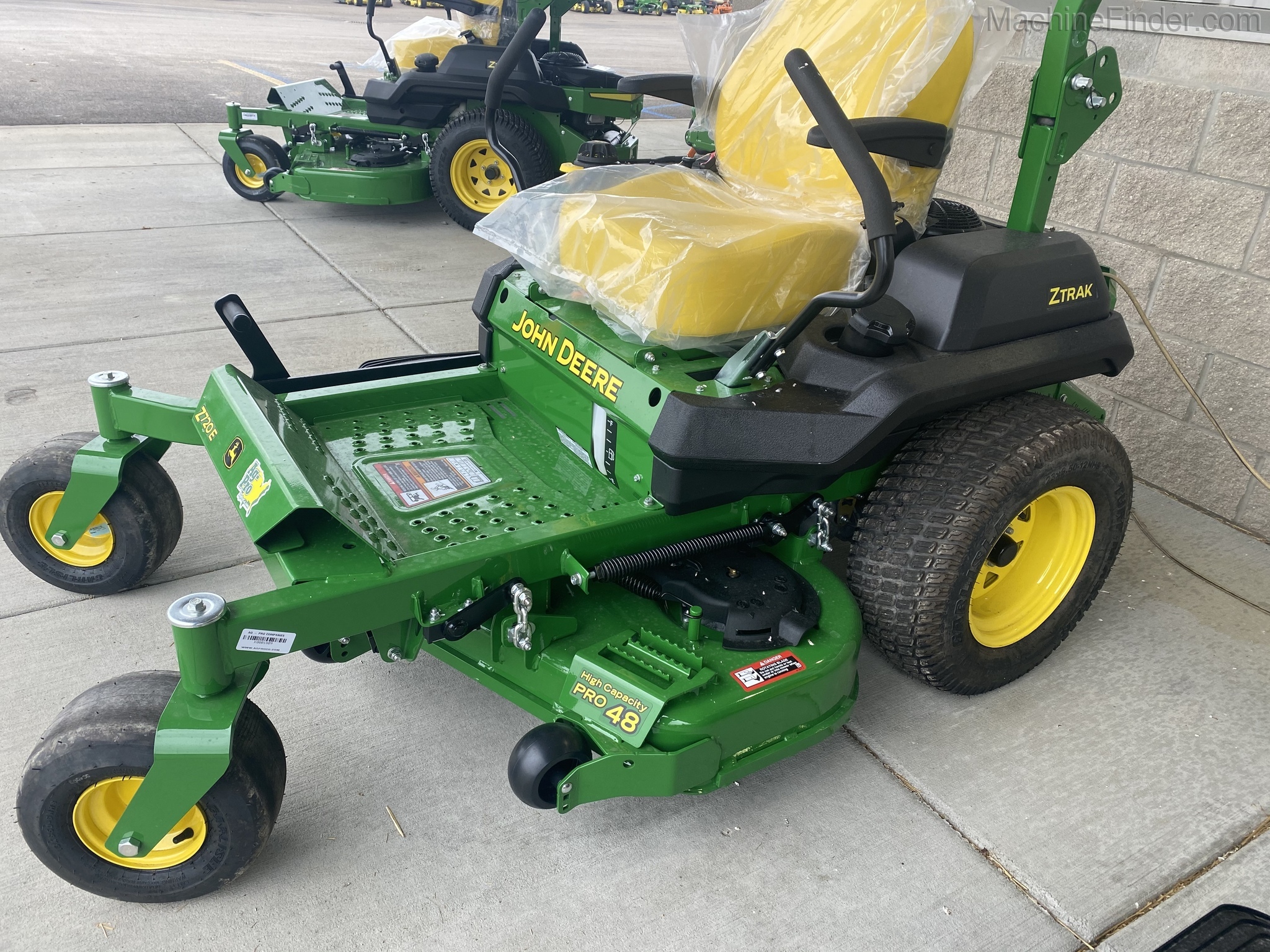 2021 John Deere Z720E Image 2