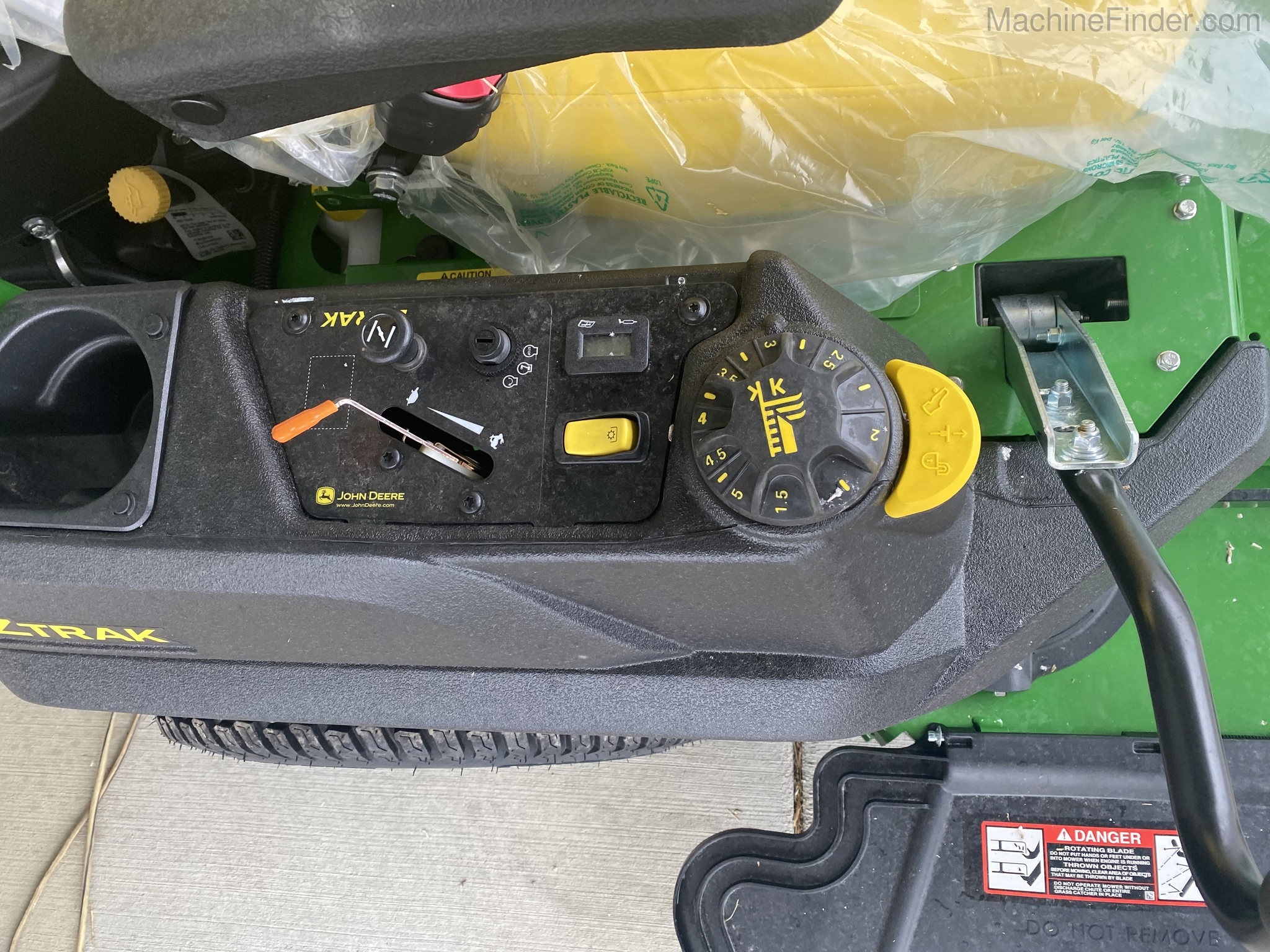 2021 John Deere Z720E Image 4