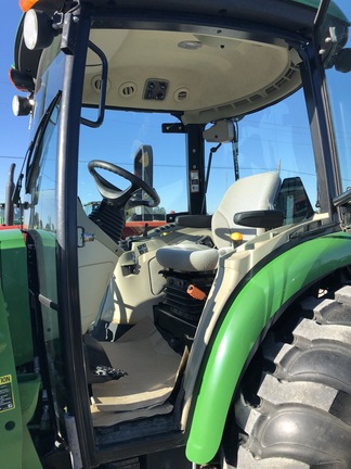 2016 John Deere 4066R Image 4