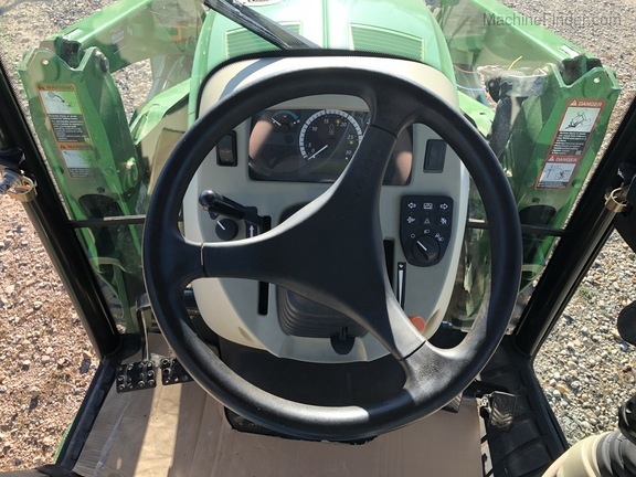 2016 John Deere 4066R Image 8
