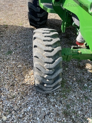 2015 John Deere 4066M Image 4