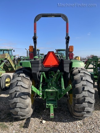 2015 John Deere 4066M Image 6