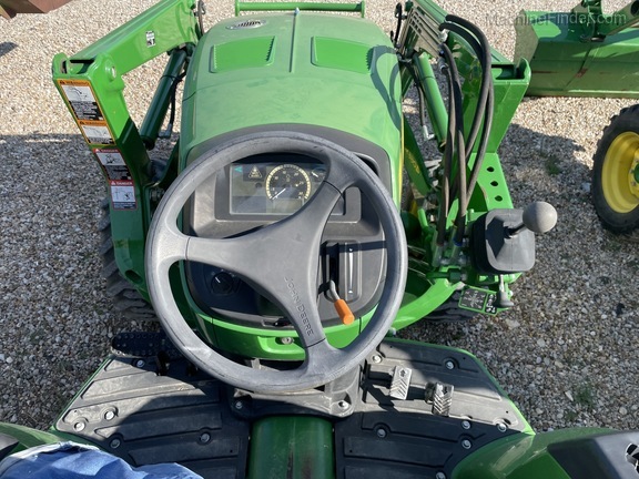2015 John Deere 4066M Image 9