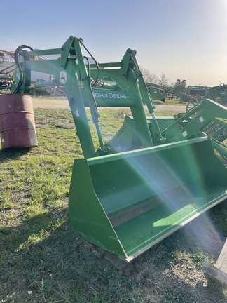 2004 John Deere 640 Image 4