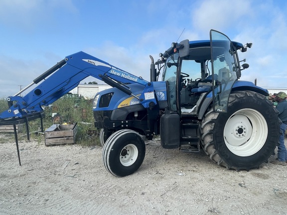 New Holland T6030 Image 2