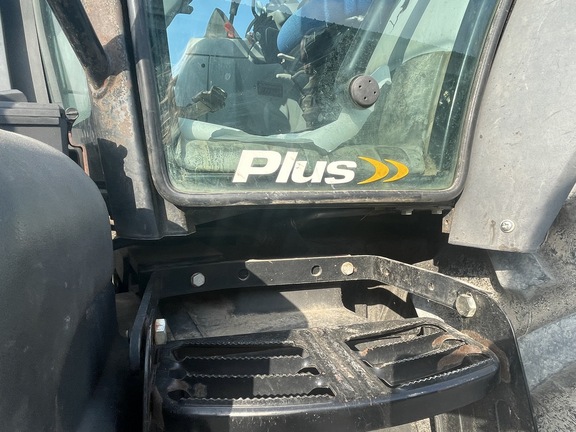 New Holland T6030 Image 3