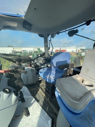 New Holland T6030 Image 6