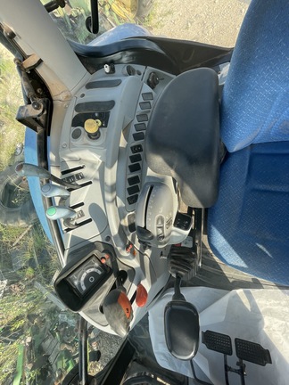 New Holland T6030 Image 8