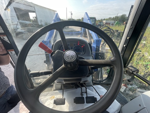 New Holland T6030 Image 11