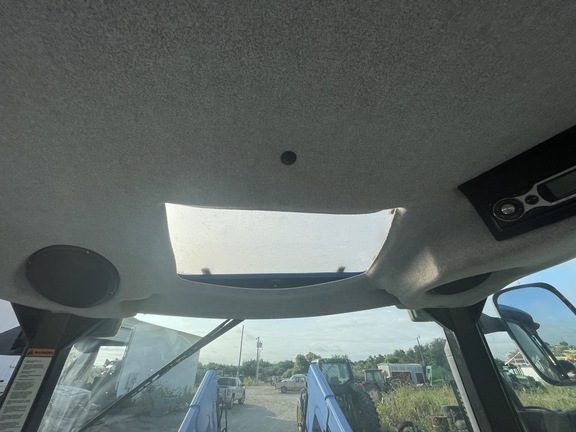 New Holland T6030 Image 12