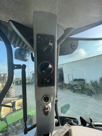 New Holland T6030 Image 15