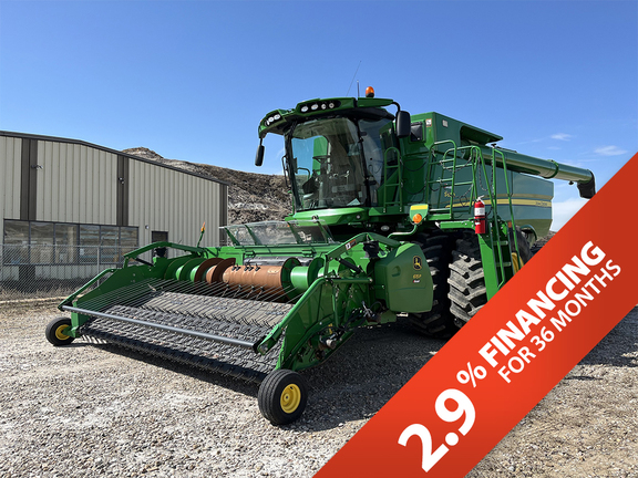 Photo of a 2013 John Deere S690