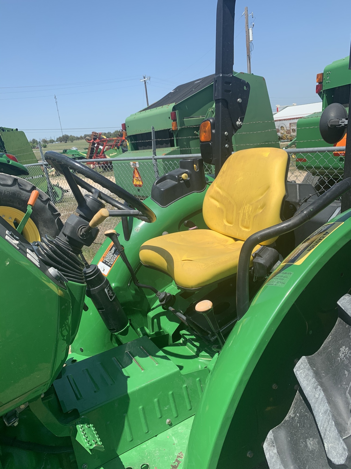 2015 John Deere 5065E Image 2