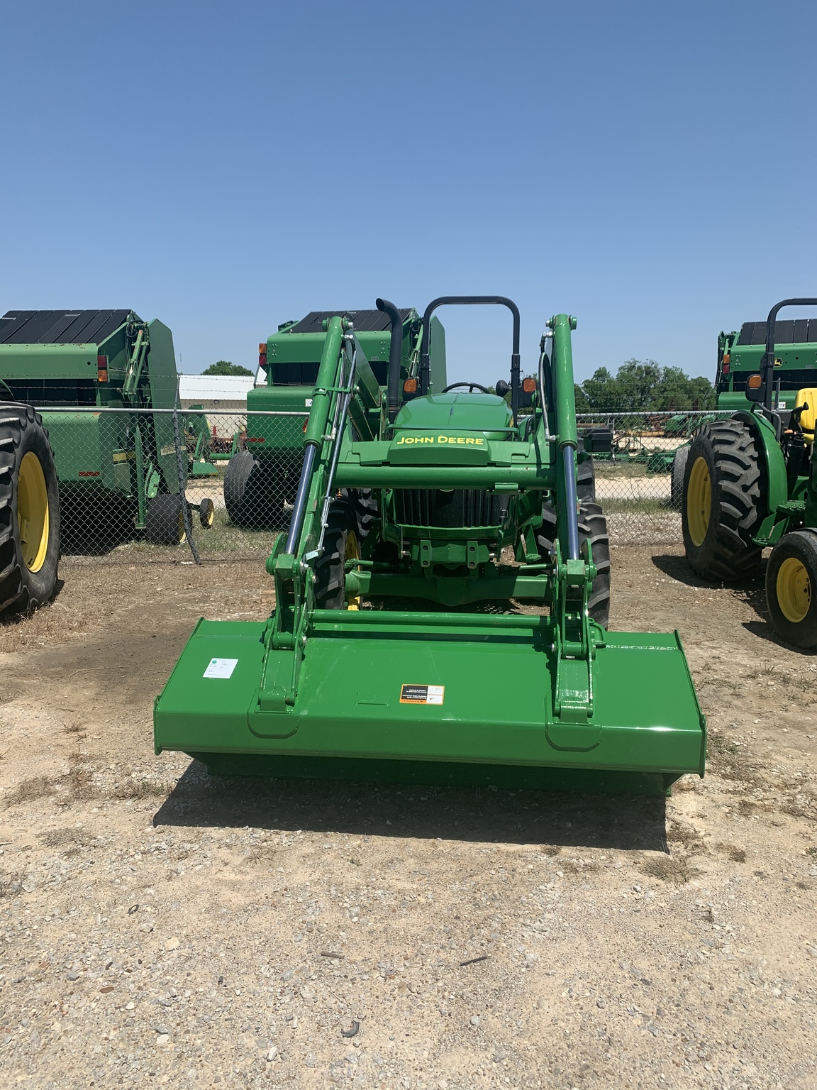 2015 John Deere 5065E Image 4