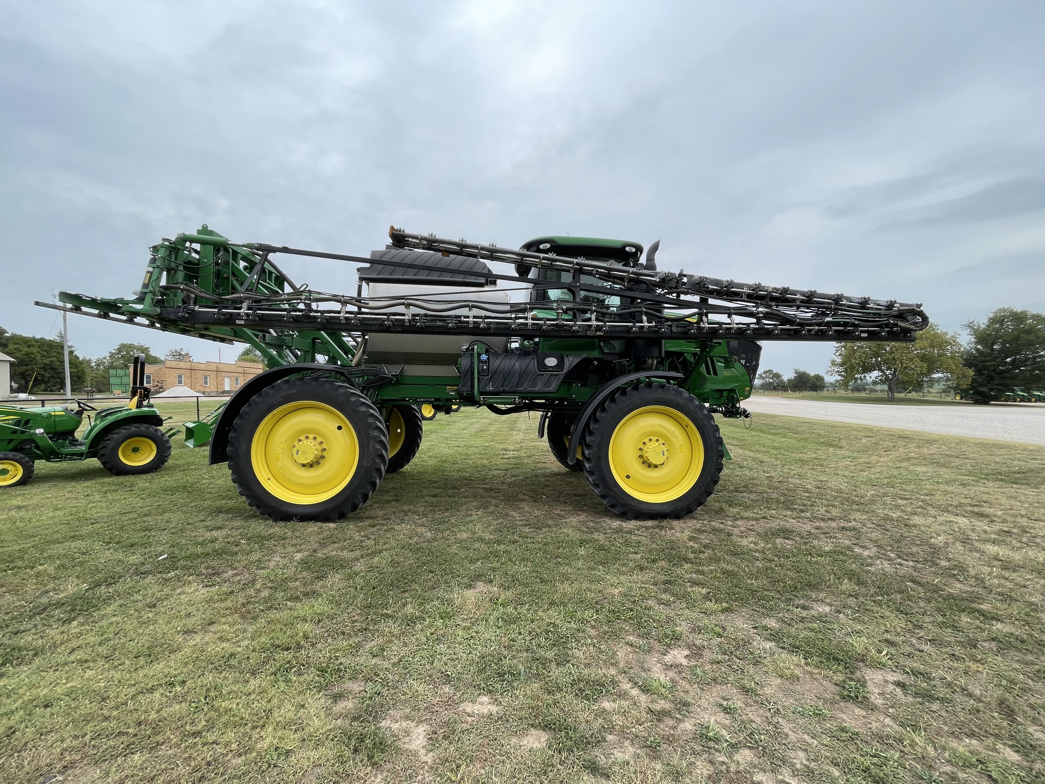  2019 John Deere R4044 at Heritage Tractor in Lockwood, MO