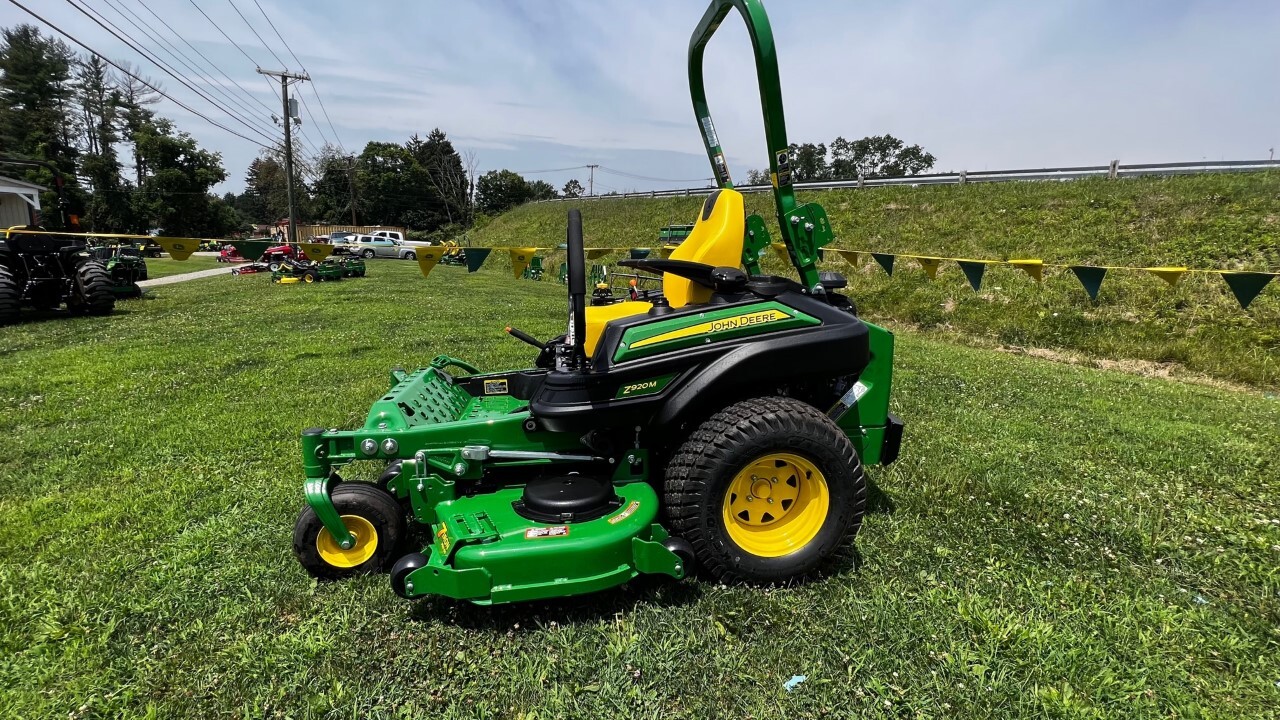 2023 John Deere Z920M Image 9