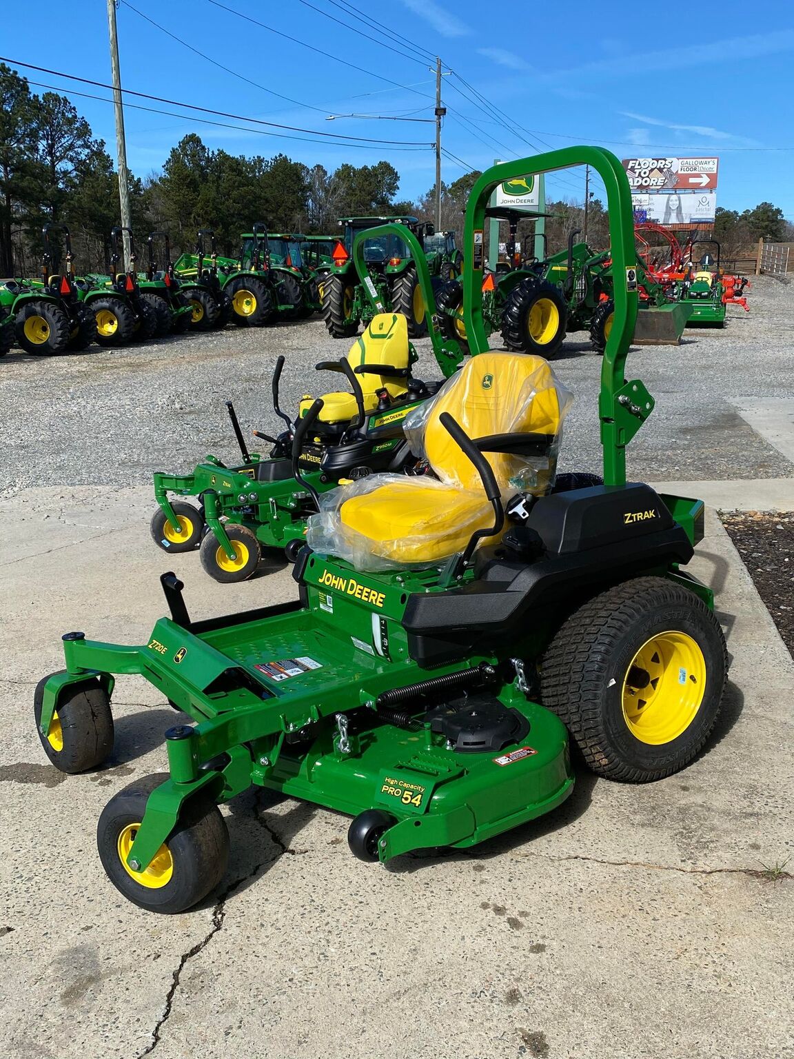 2025 John Deere Z720E Image 3