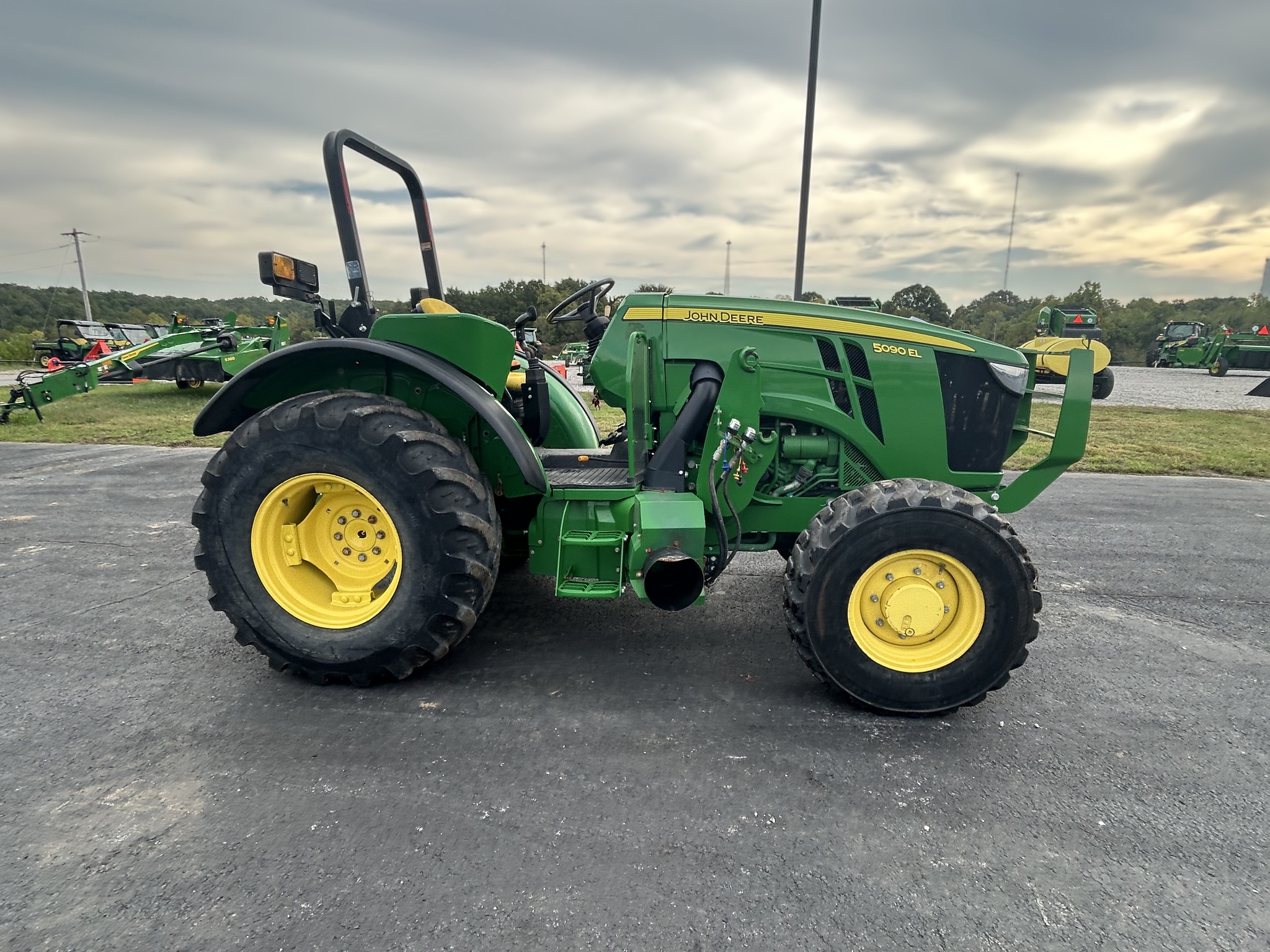  2022 John Deere 5090EL at Heritage Tractor in Anderson, MO