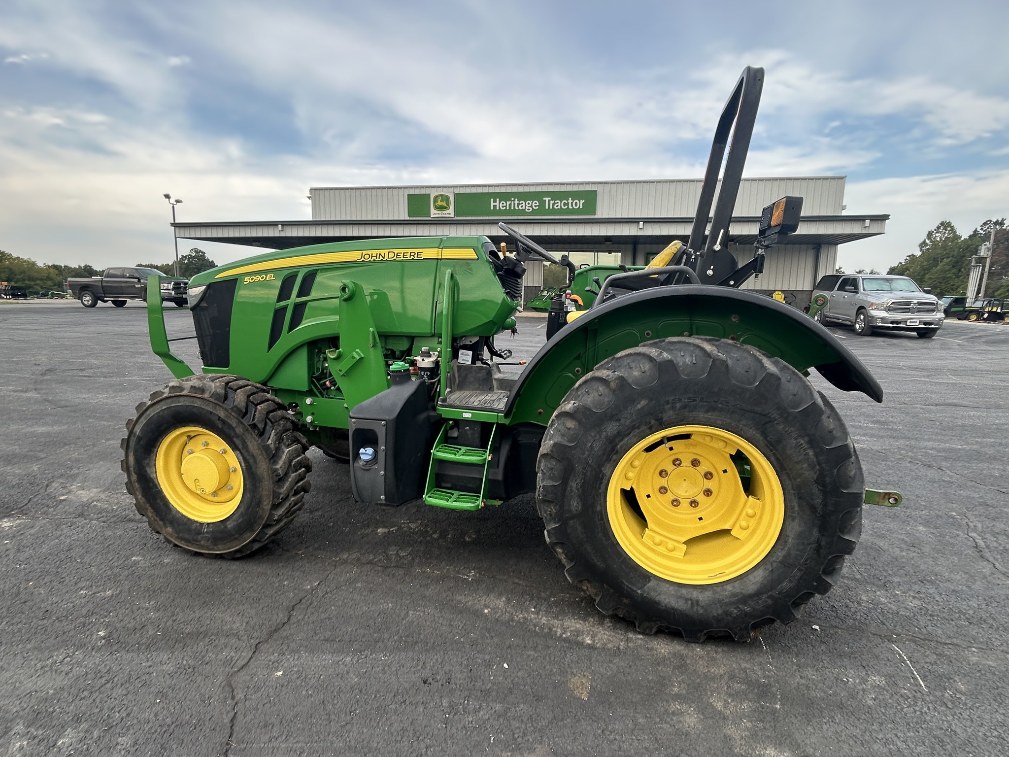  2022 John Deere 5090EL at Heritage Tractor in Anderson, MO