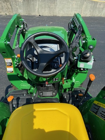 2022 John Deere 3035D Image 6