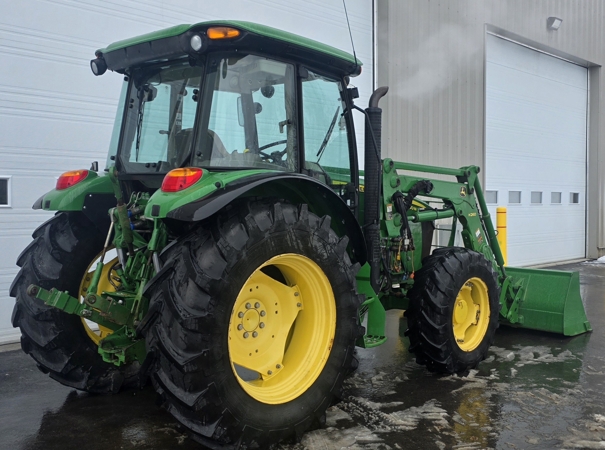 2015 John Deere 5100M Image 4