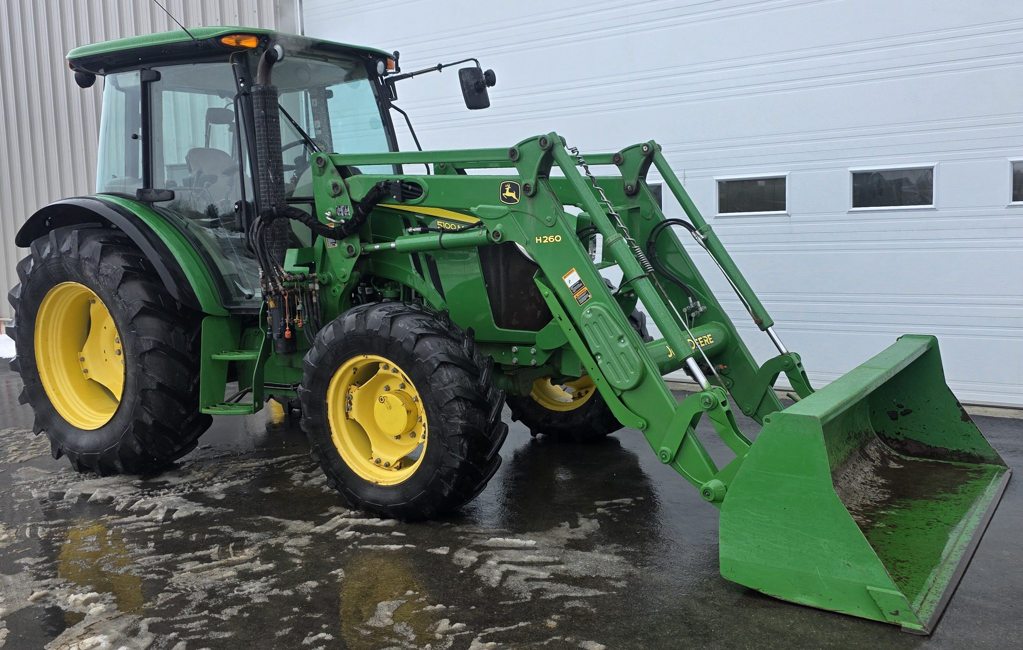 2015 John Deere 5100M Image 5