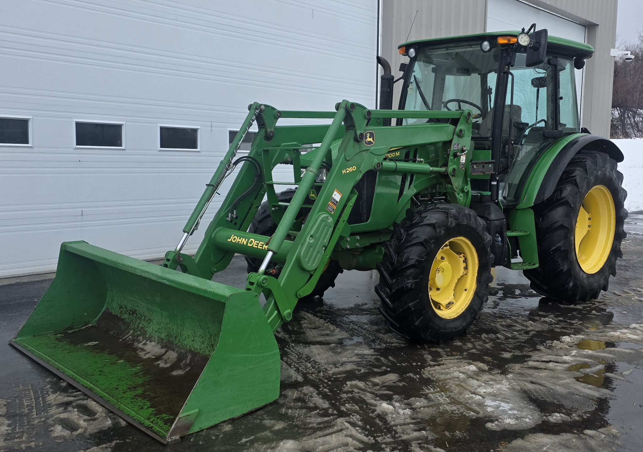 2015 John Deere 5100M Image 1