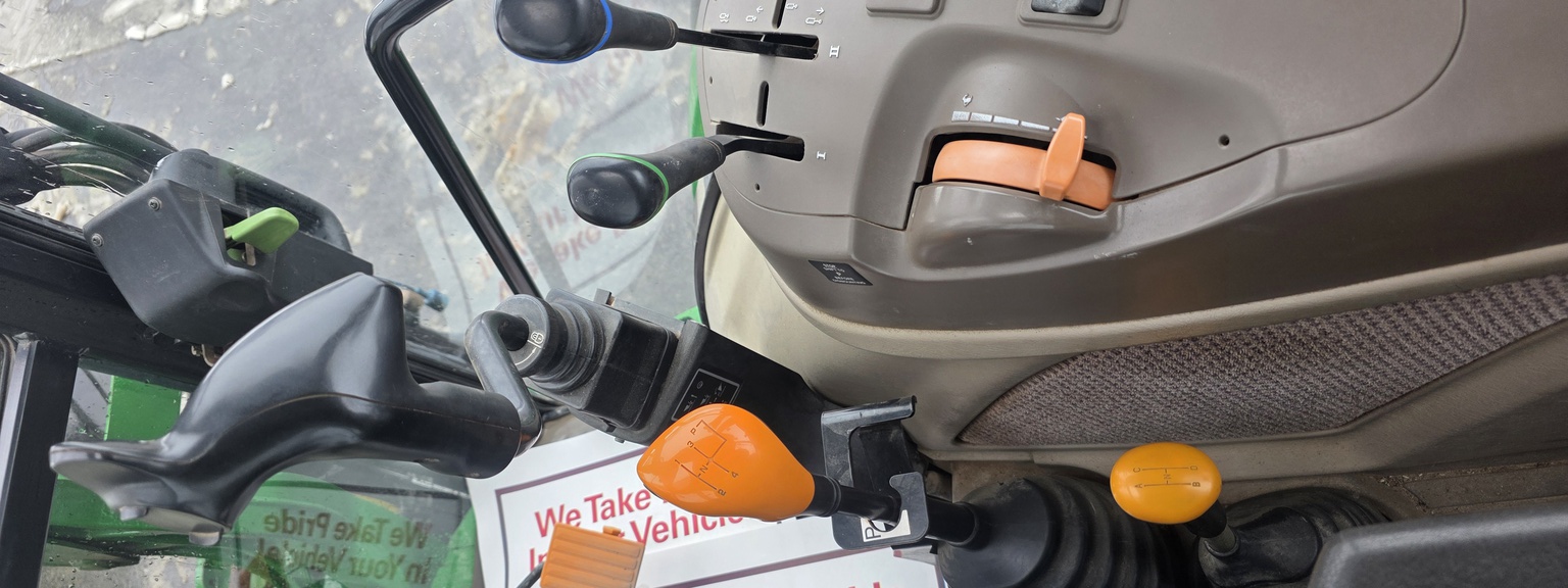 2015 John Deere 5100M Image 11