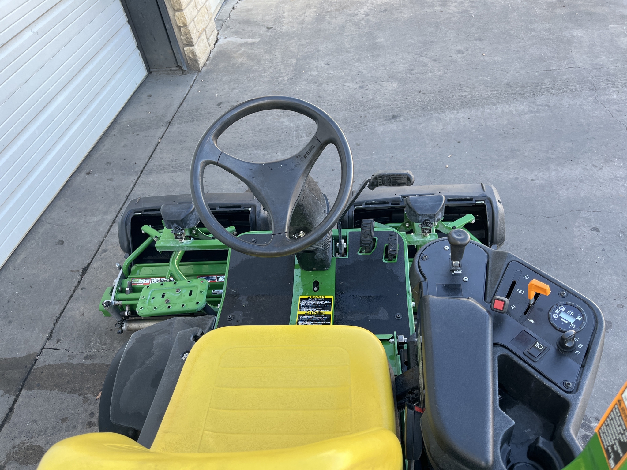 John Deere 2500B Image 9