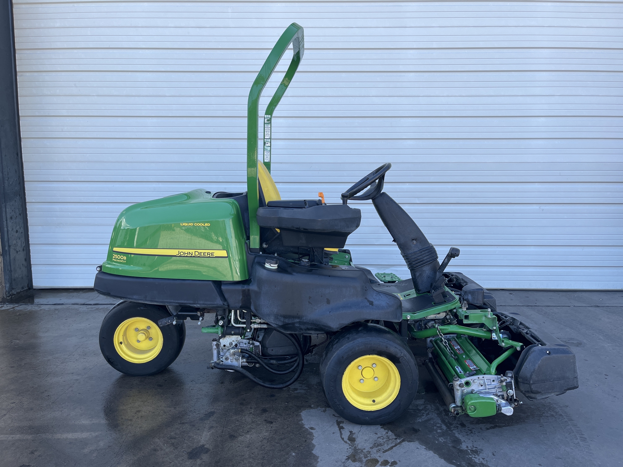 John Deere 2500B Image 2