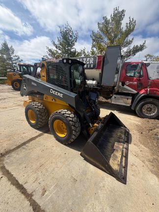 Photo of a 2023 John Deere 332G