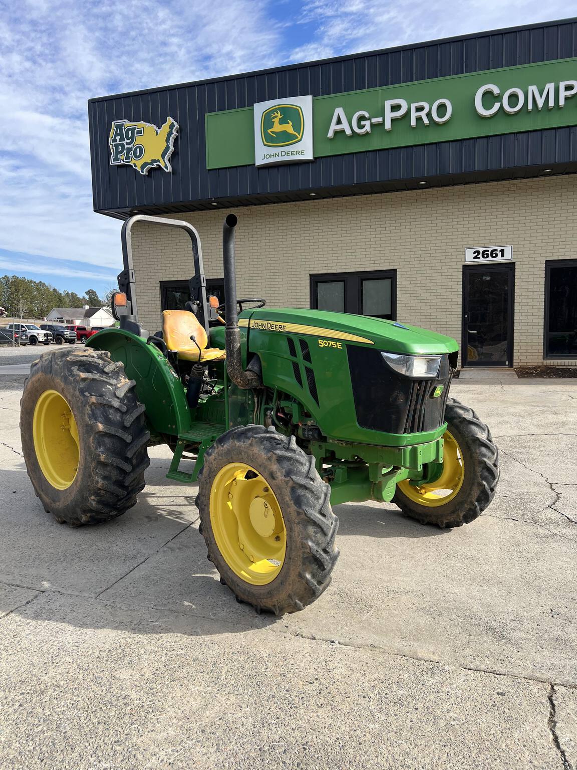 2016 John Deere 5075E Image 1