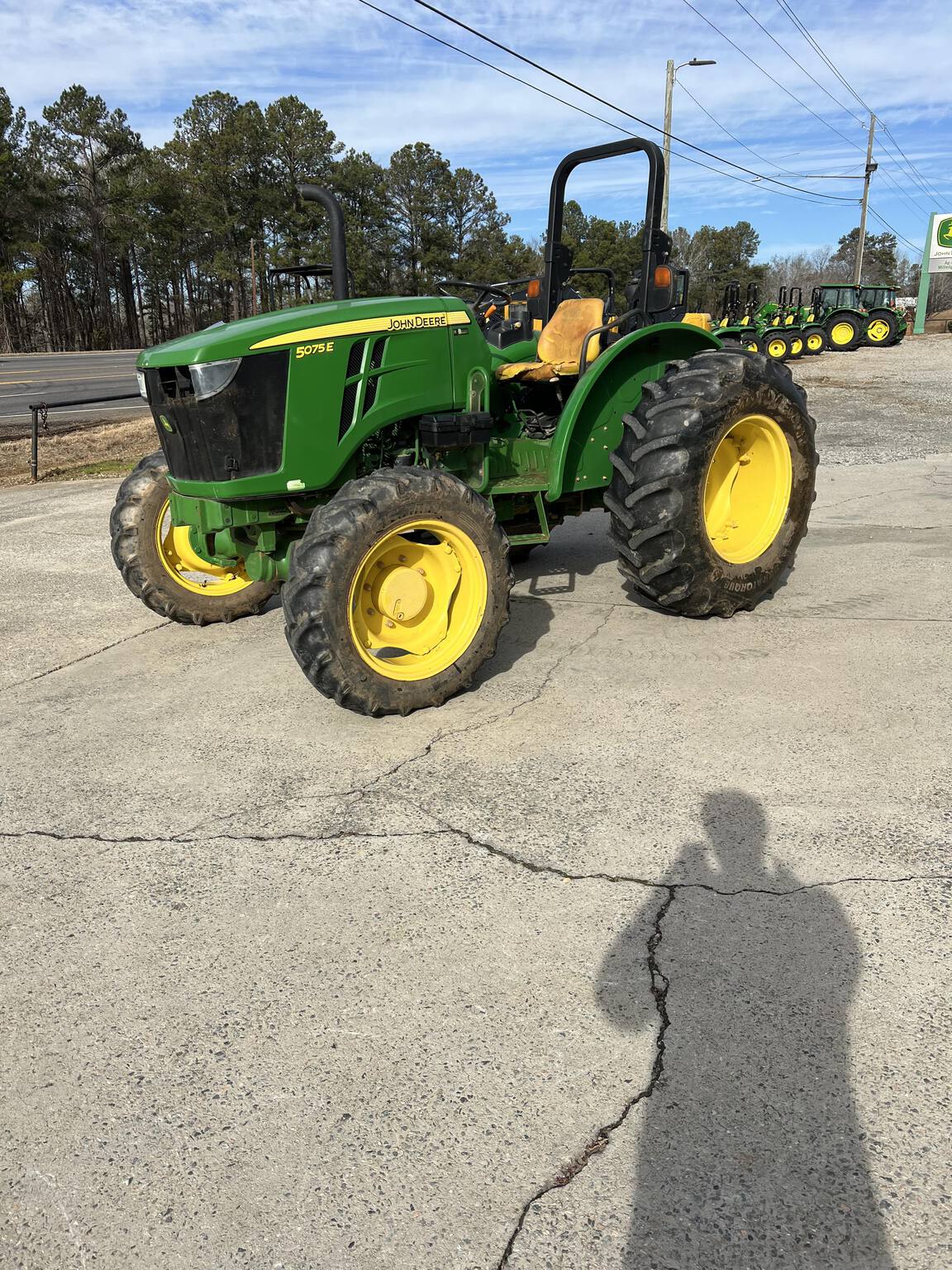 2016 John Deere 5075E Image 7