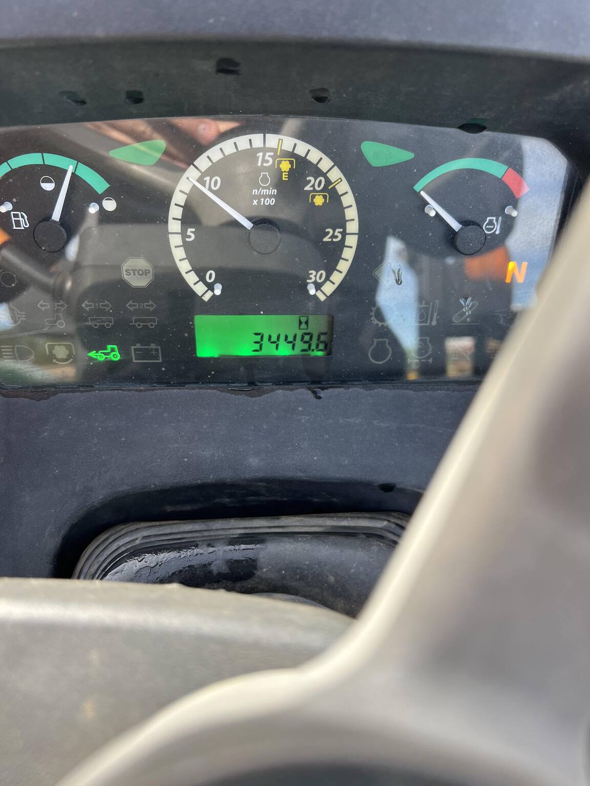 2016 John Deere 5075E Image 9