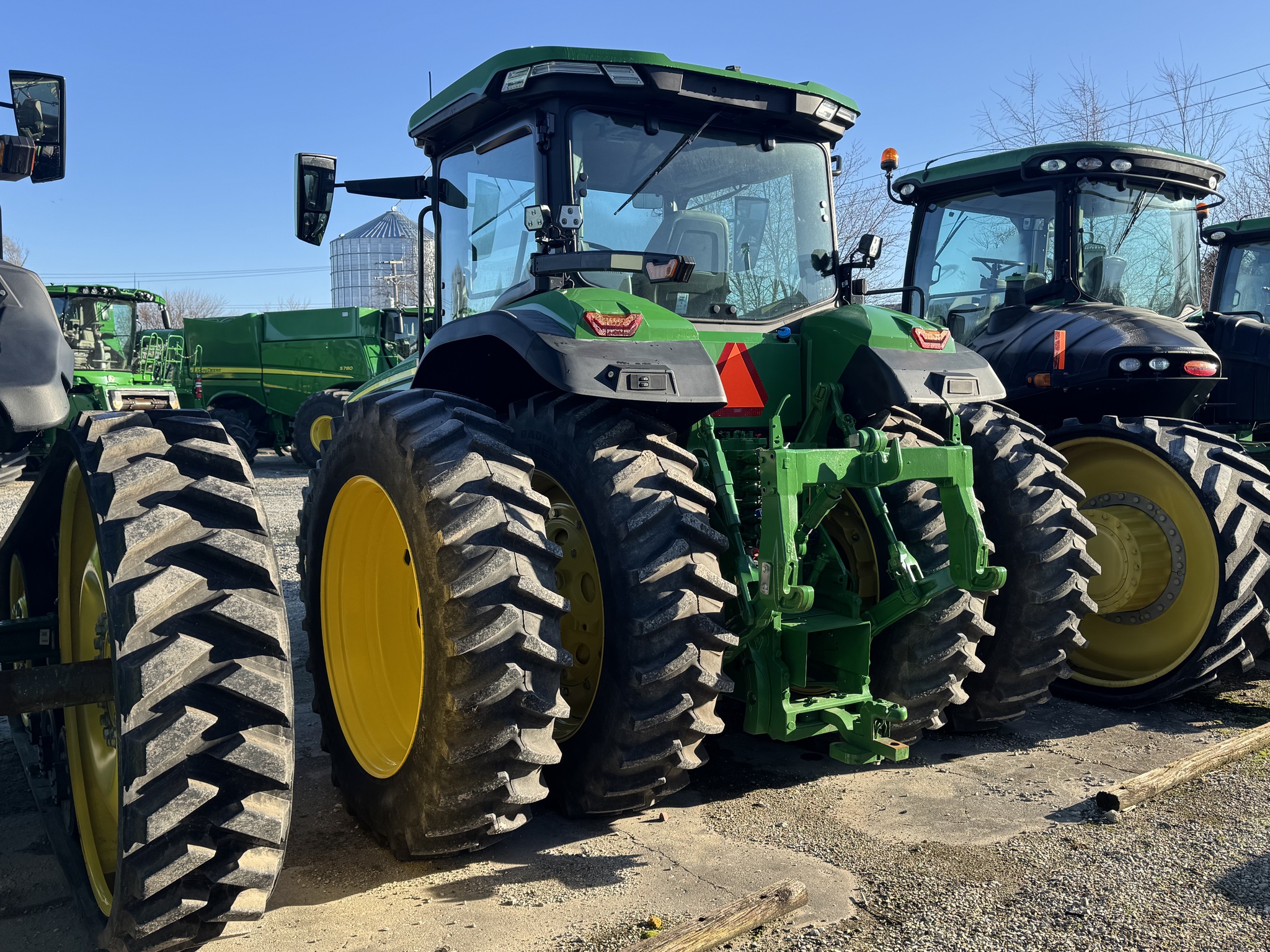 2023 John Deere 8R 230 Image 3