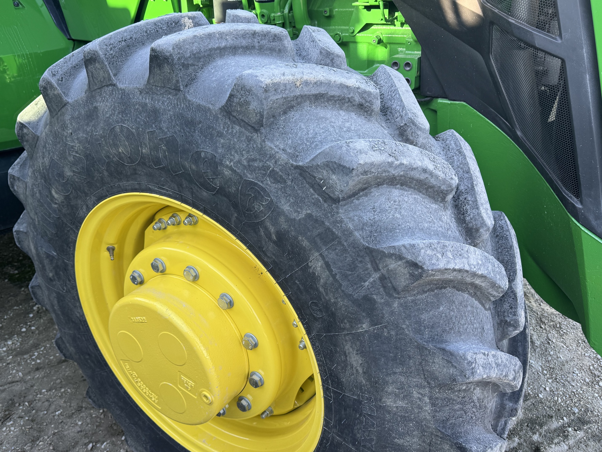 2023 John Deere 8R 230 Image 6