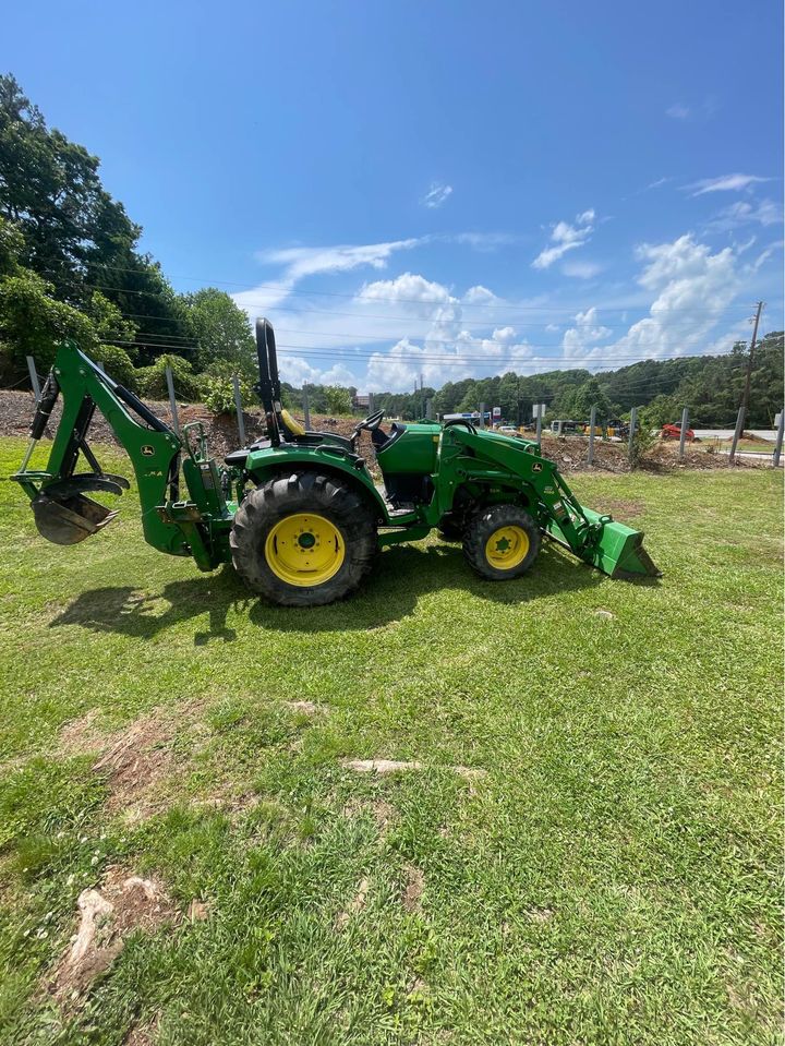 2018 John Deere 4052R Image 3