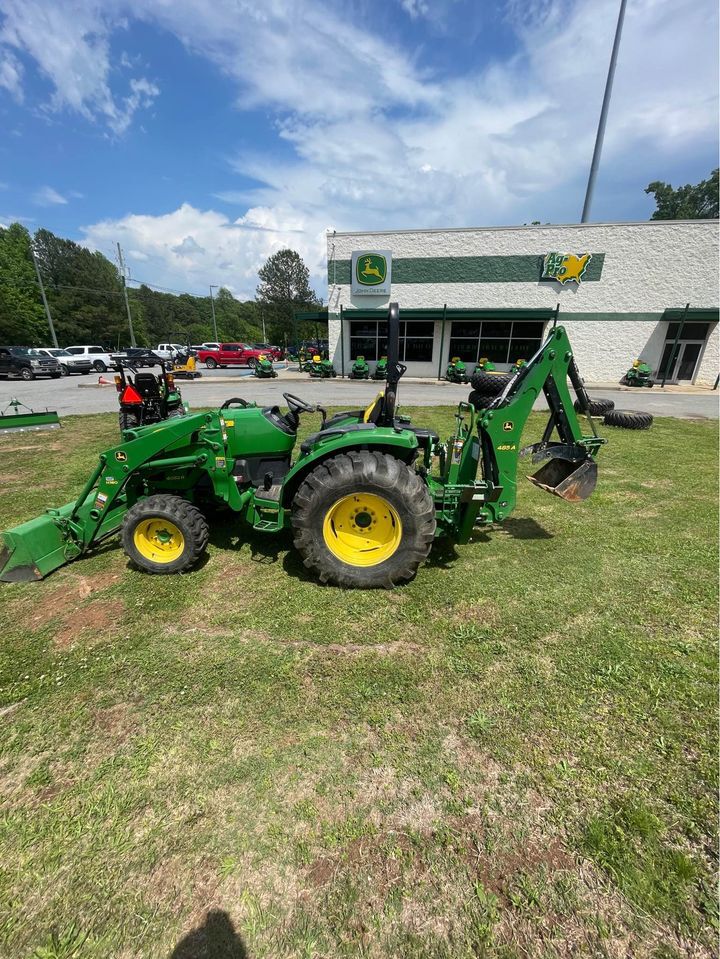 2018 John Deere 4052R Image 1