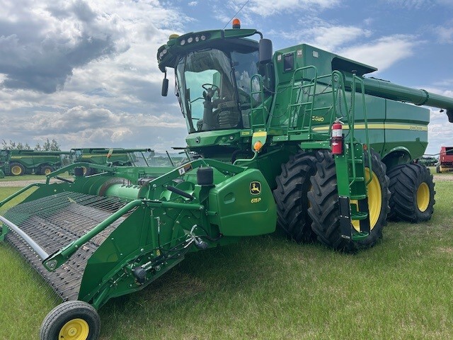 2014 John Deere S680 Image 2