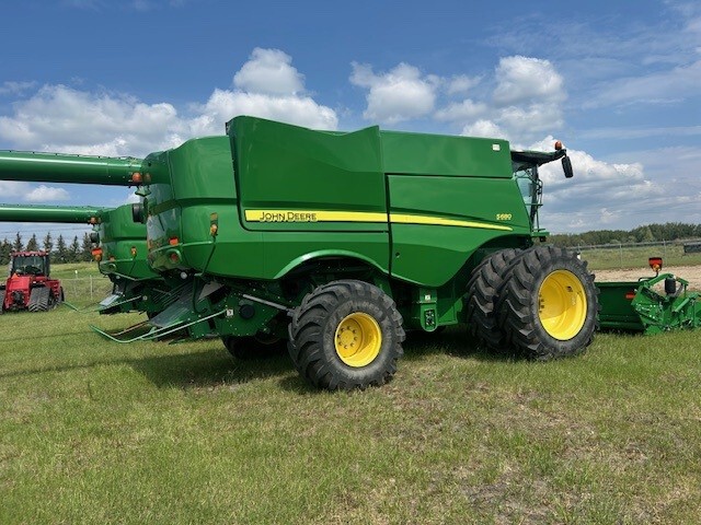 2014 John Deere S680 Image 3
