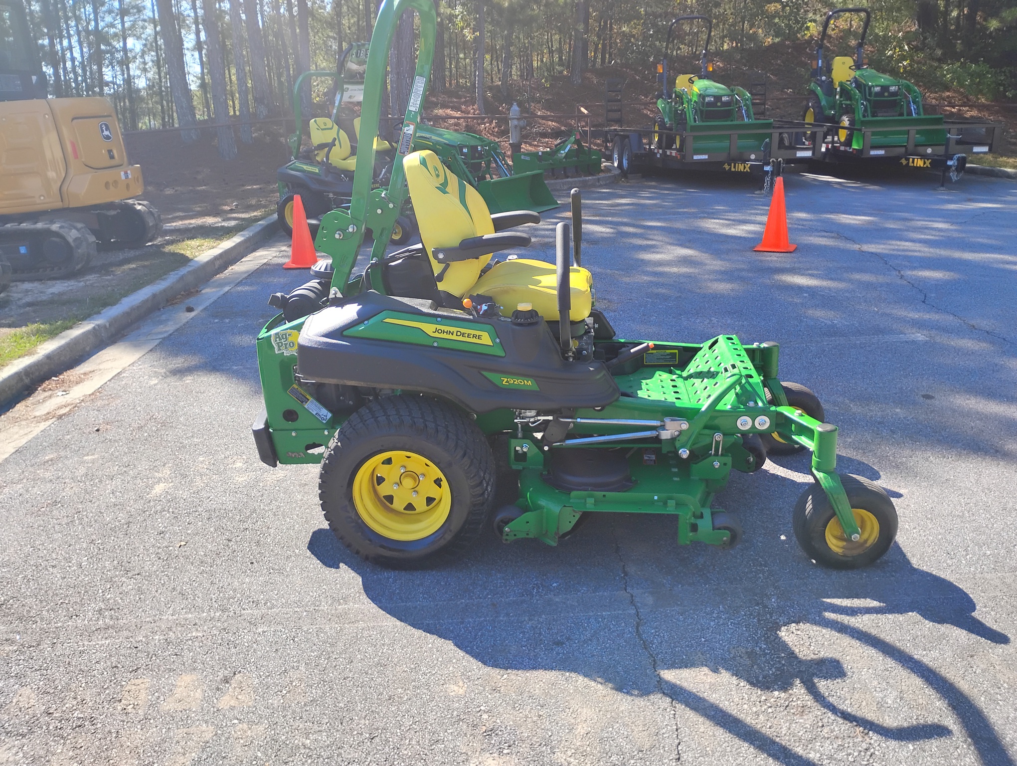 2023 John Deere Z920M Image 4