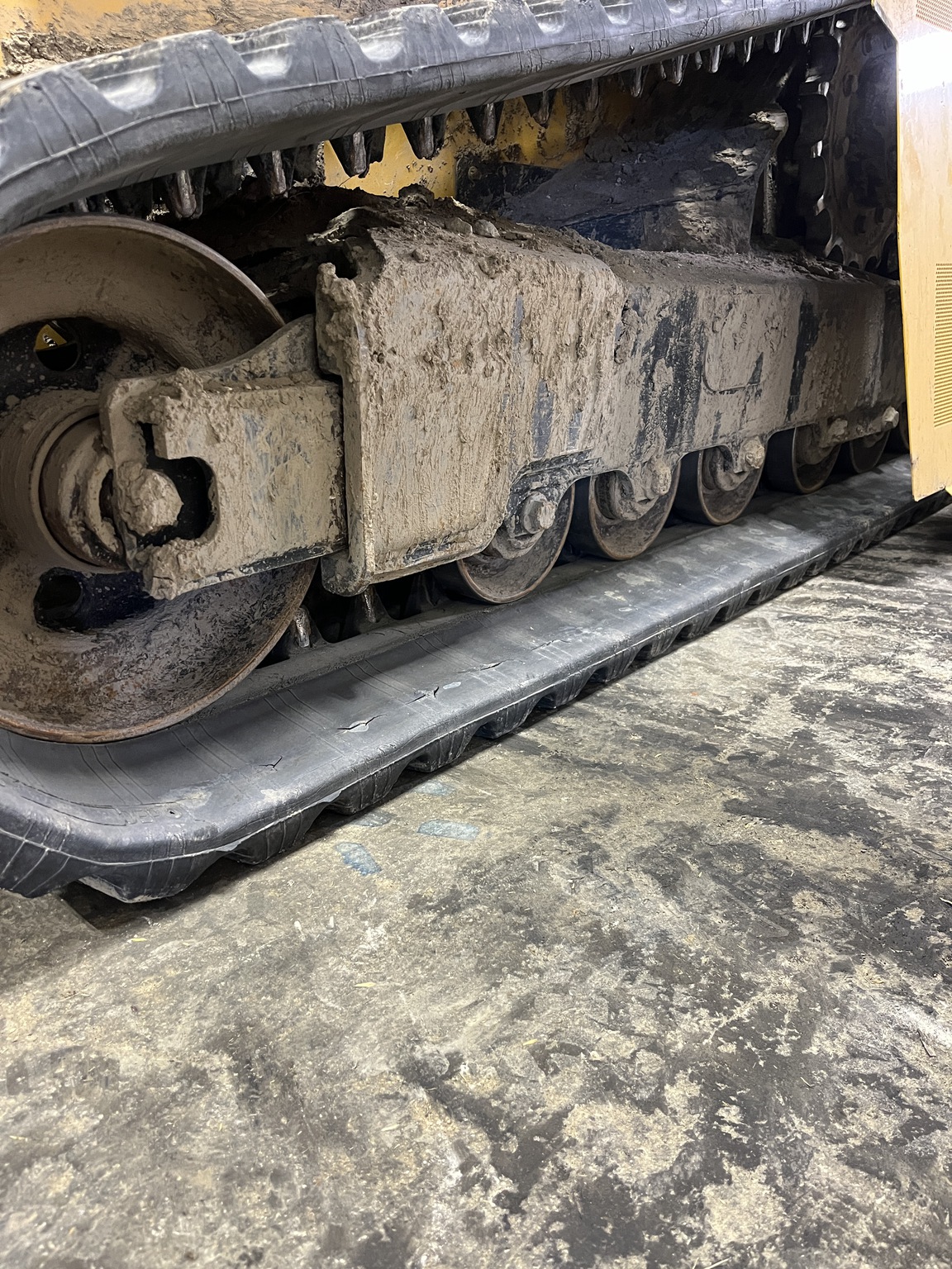 2017 John Deere 333G Image 11