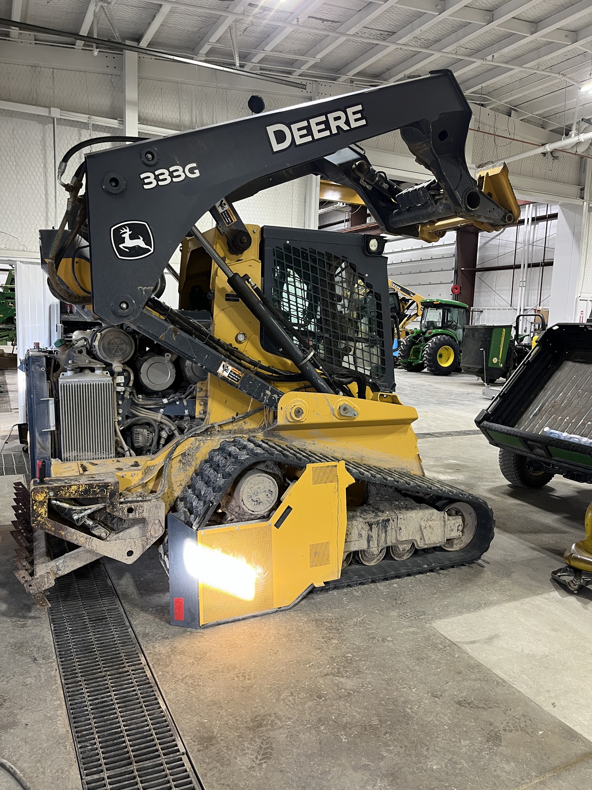 2017 John Deere 333G Image 5