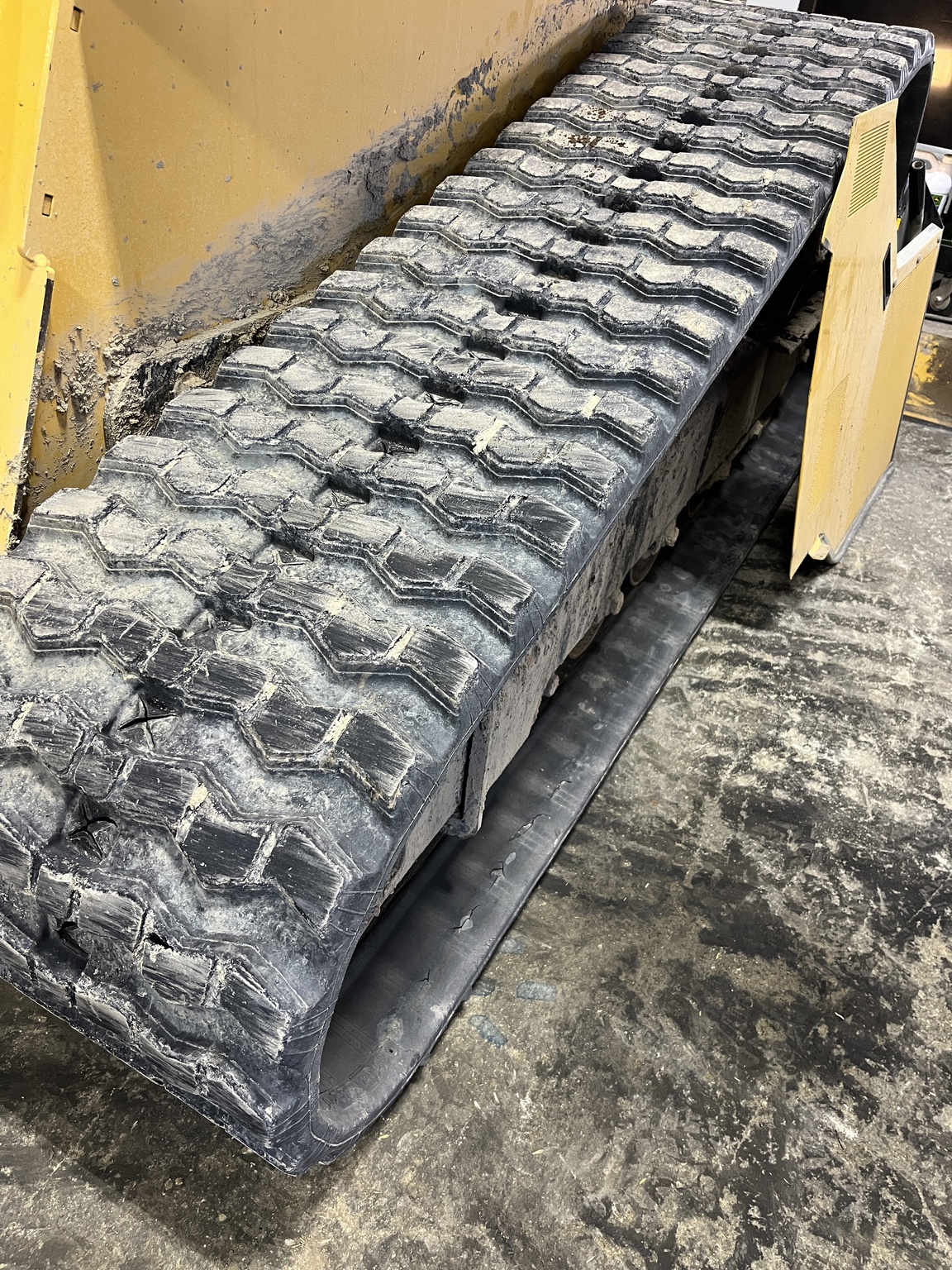 2017 John Deere 333G Image 13