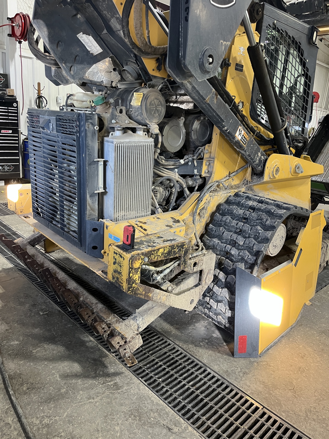 2017 John Deere 333G Image 14