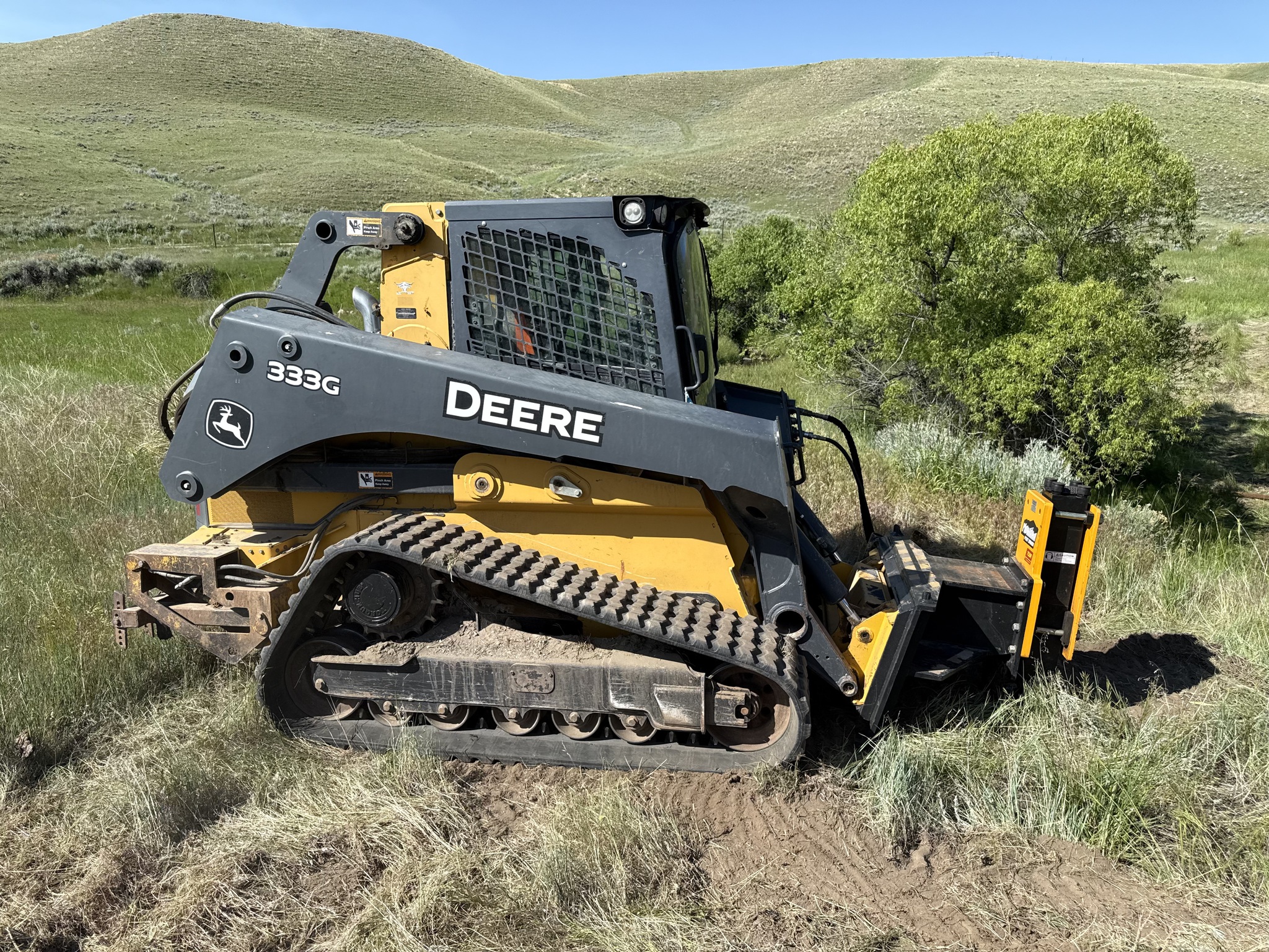 2017 John Deere 333G Image 1